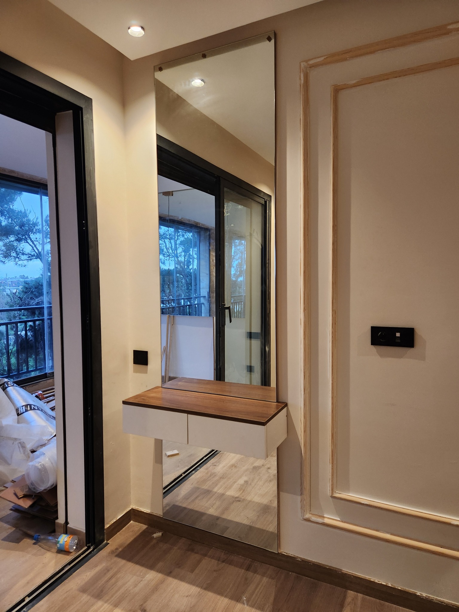 Console suspendue avec miroir